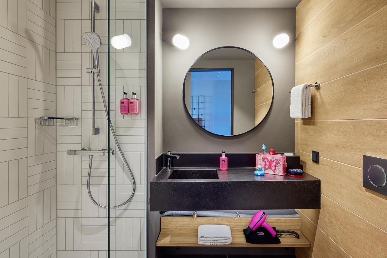 Moxy Cologne Muelheim Hotell Exteriör bild
